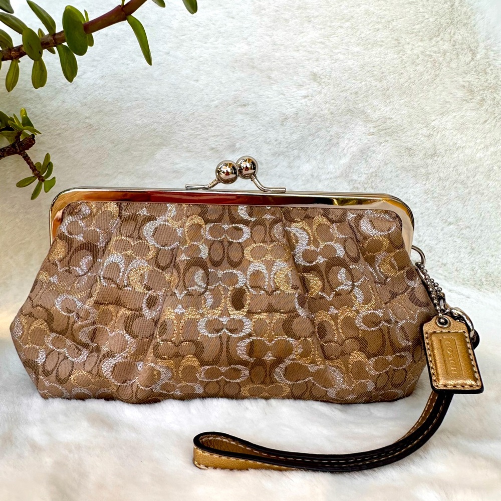 Coach KissLock Wristlet/ Clutch / Handbag in Monogram Design